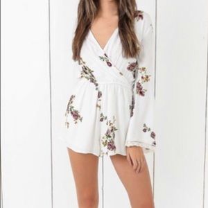 BNWT Vici wildflower romper